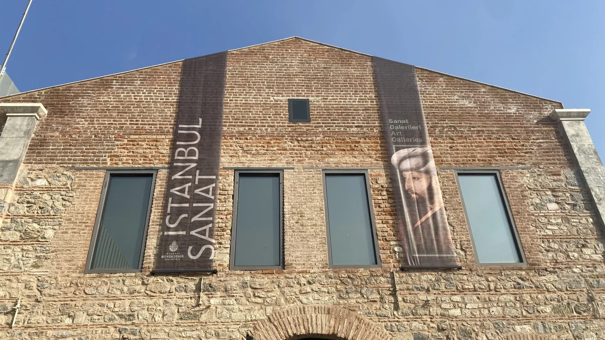 Ah Güzel İstanbul Sergisi ile açılan İstanbul Sanat Ziyaretçilerini Bekliyor